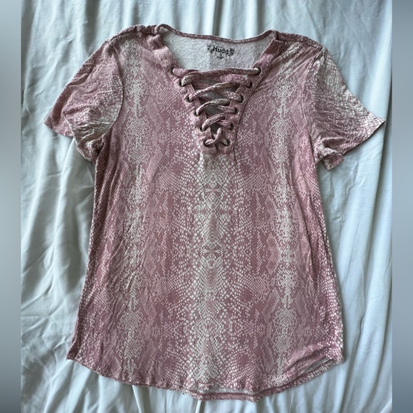 Mudd pink snakeprint top 🛍️ 4/$15 Bundle and Save 📦 - Picture 4 of 5